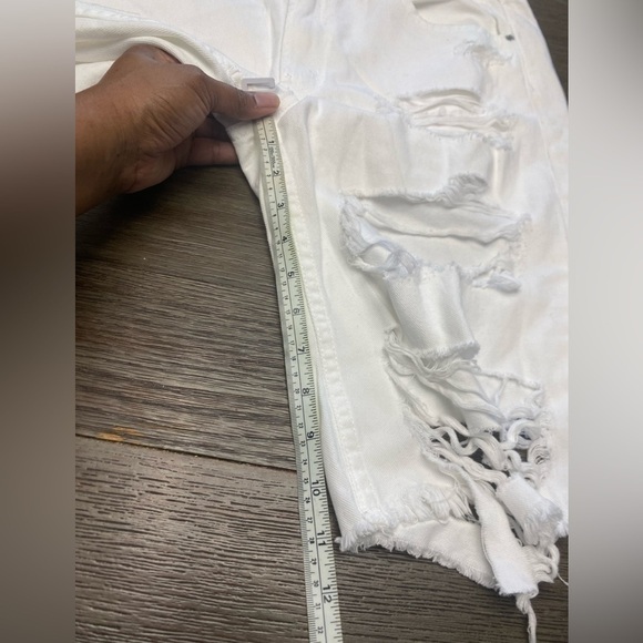 BDG DESTROYED MIDI BERMUDA LOW RISE SHORTS sz 27w
NWT - Picture 7 of 7